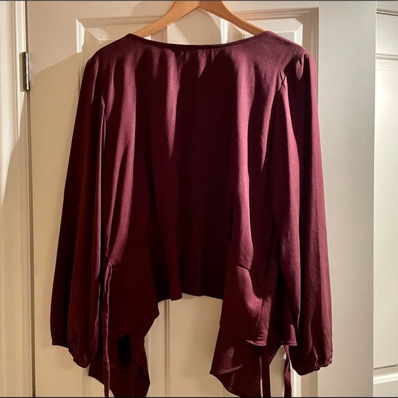 Like New Vetta The Vintage Collar Wrap Blouse - Picture 8 of 14